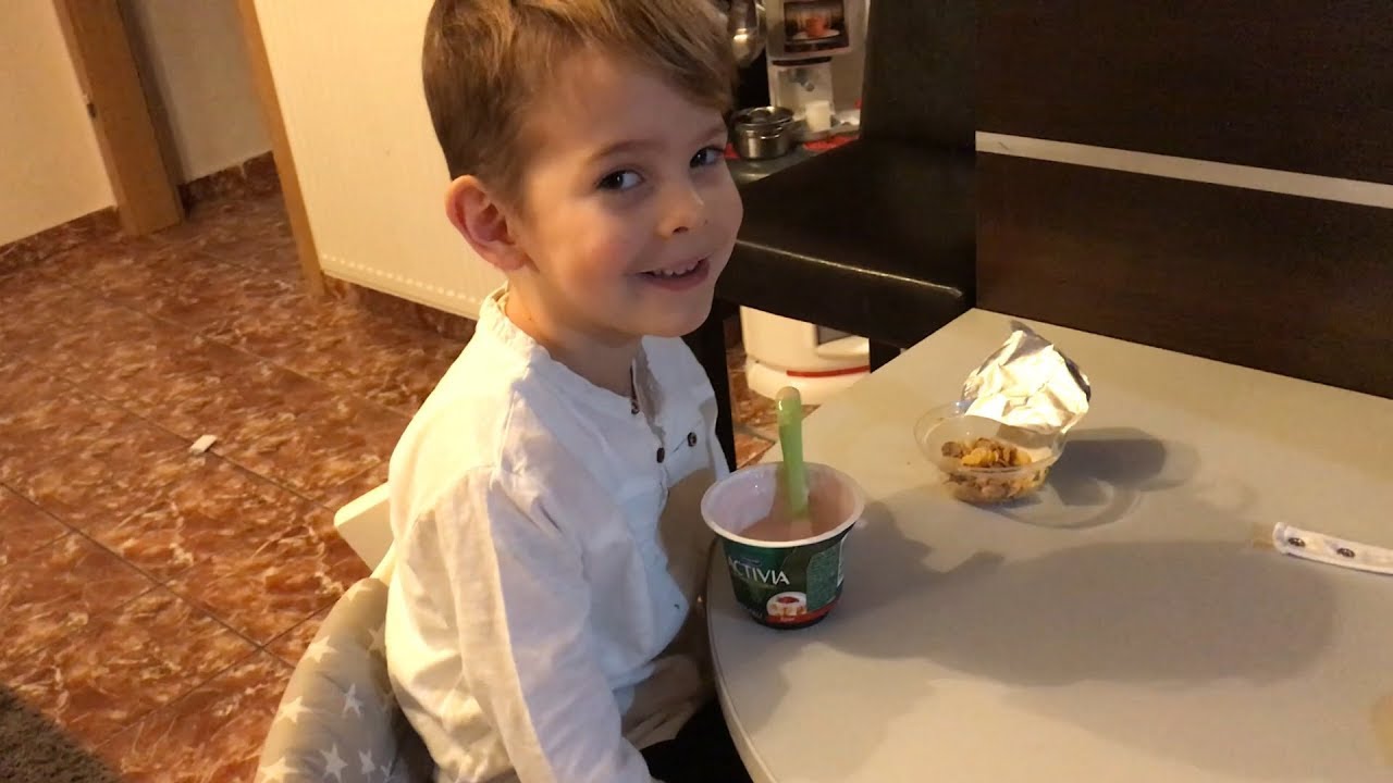 Reggeli Rutin VLOG - &Iacute;gy indulnak KisCsal&aacute;dunk &aacute;tlagos napjai! :)