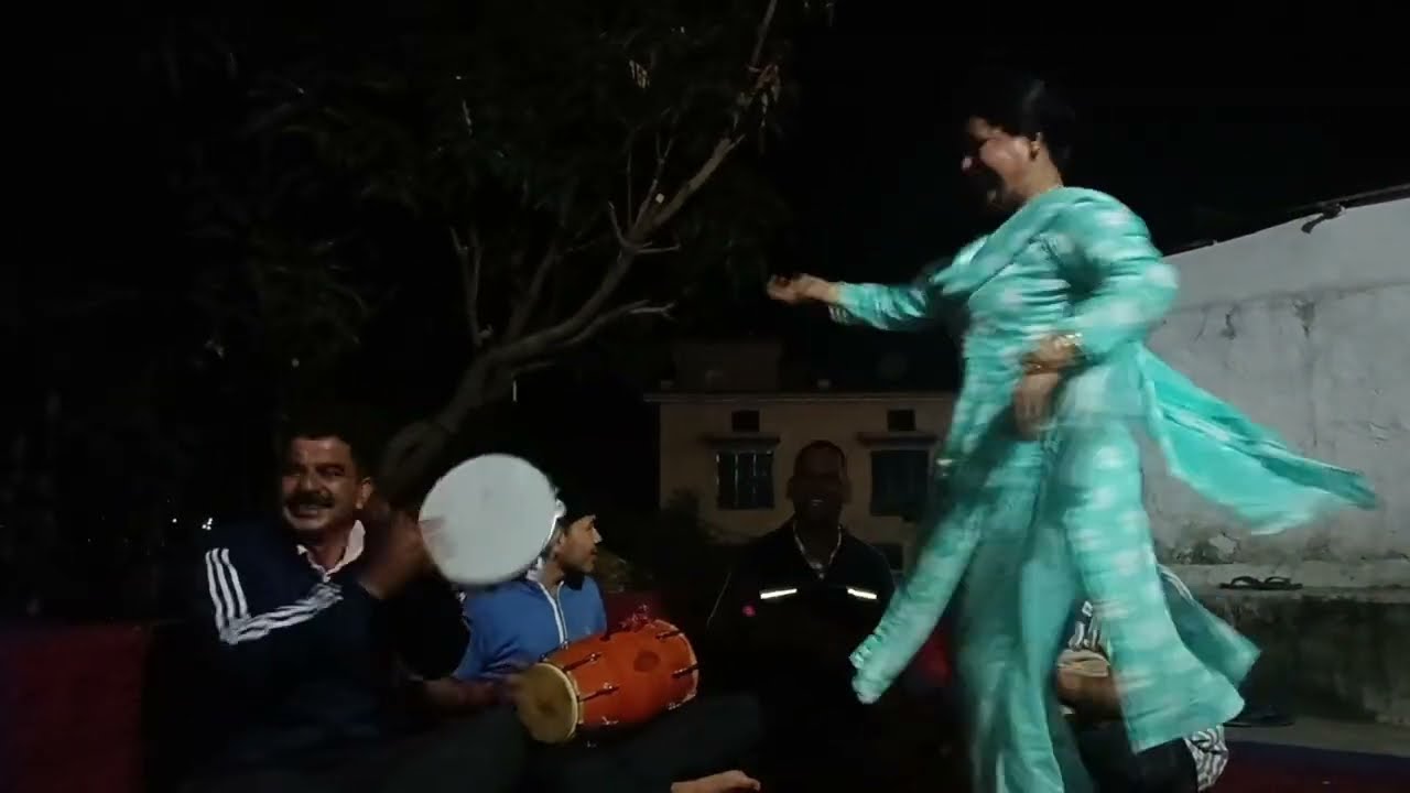 भतीजे के शुभ जन्मदिवस पर बुआ के ठुमके ||अनिल चाचाजी की मधुर आवाज#🙏@roshniraturisrinagargarhwa1127