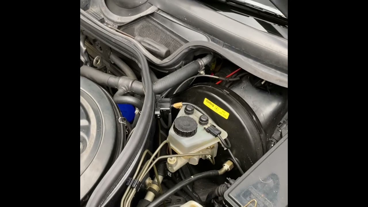 1991 Mercedes 300E W124 A/C Expansion Valve Replacement.