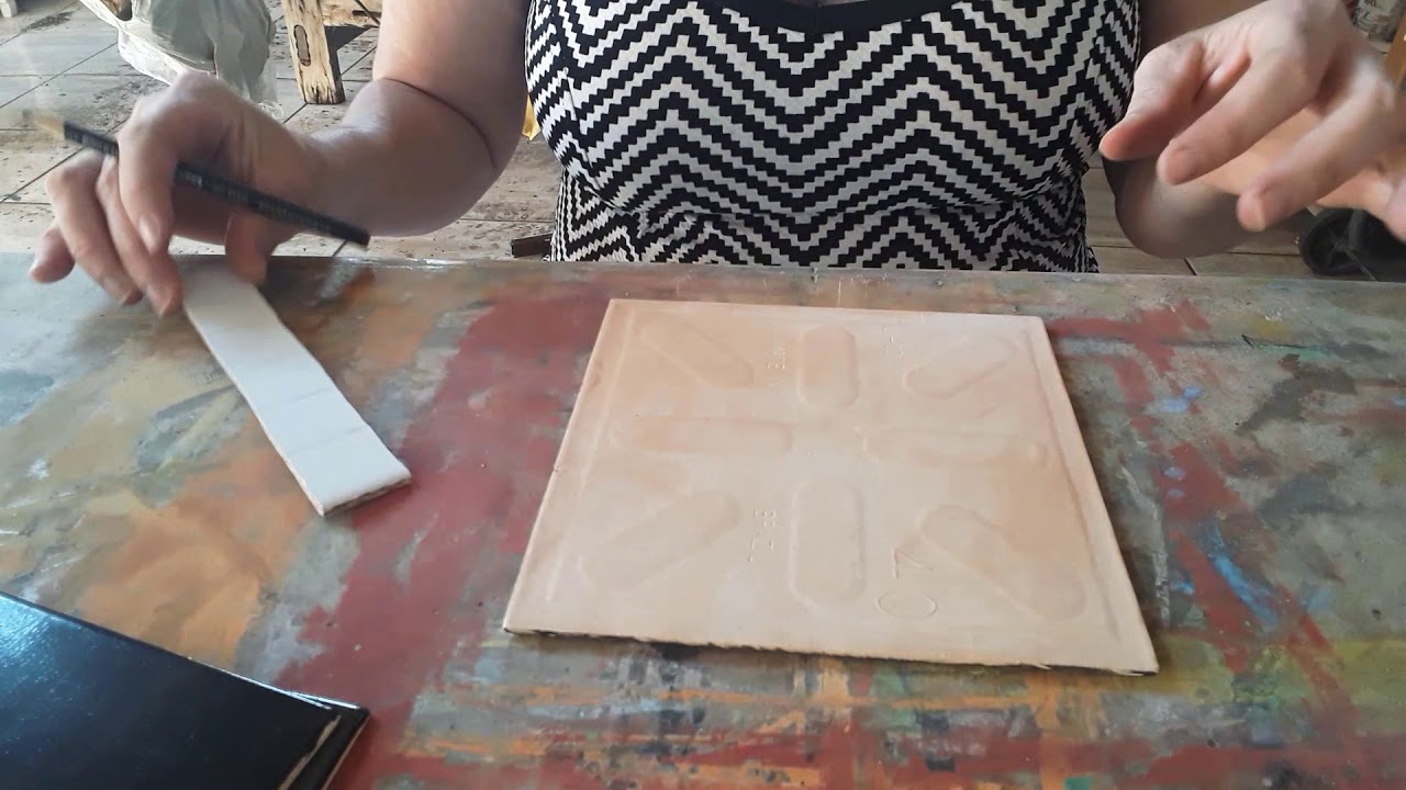 CASA NECCHI MOSAICO: COMO FAZER  PASTILHAS DE AZULEJOS, CONTINUA&Ccedil;&Atilde;O DO TAMPO DE MESA EM MOSAICO.