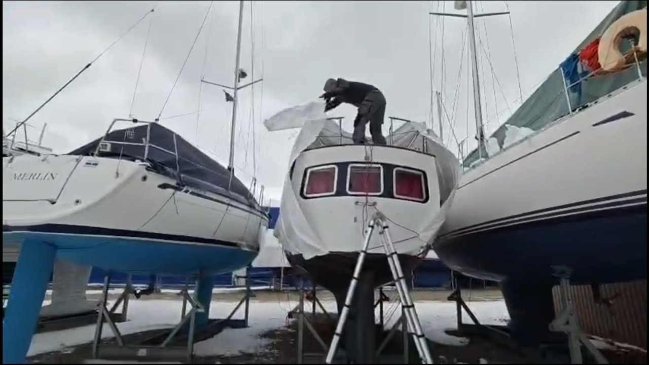 Wir versuchen im Winter am Boot zu arbeiten.