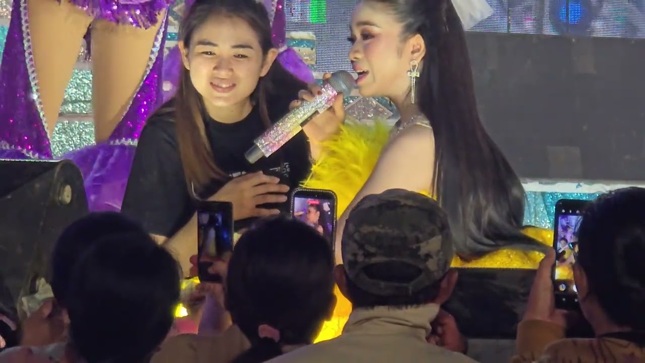 ทุกคนถึงกับตะลึงวืนาทีที่อุ๋งอิ๋งเปลี่ยนชุดกลางเวที#สาวน้อยเพชรบ้านแพง @najoijo1official 