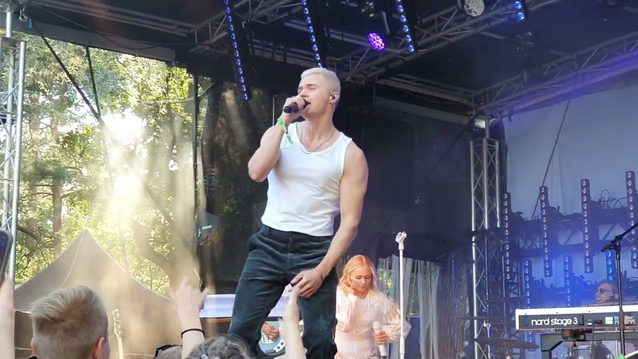 Viivi feat Elias Kaskinen Onnellinen live #Ruisrock 8.7.2022
