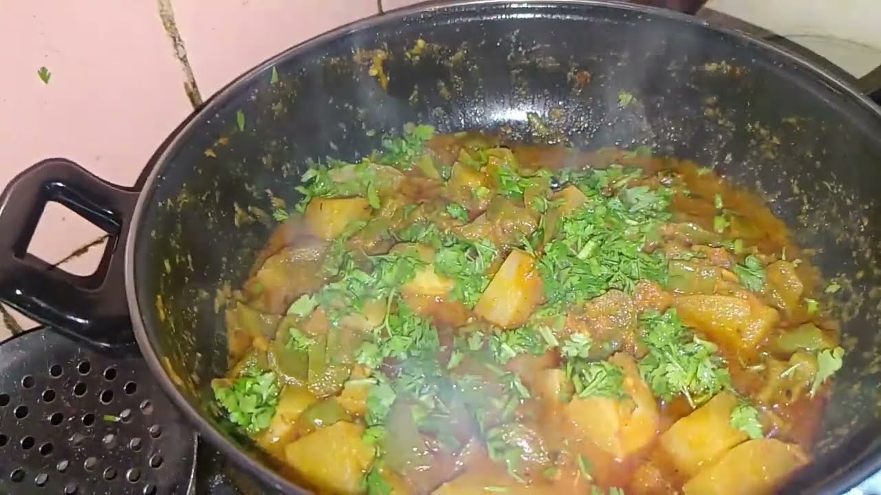 Shimla mirch aloo ki sabji l please like and subscribe this channel 🥰🥰 🥰🥰