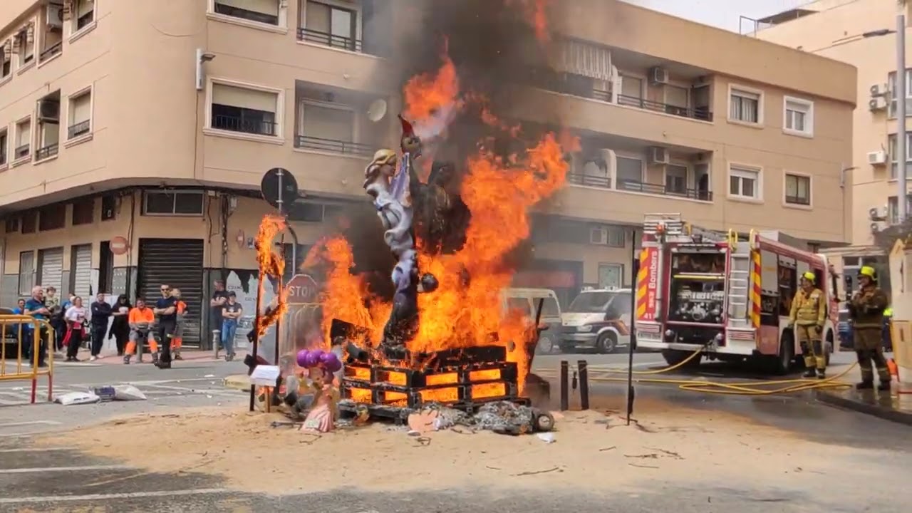 Cremá falla medio año fallas de Elda 7-4-2024