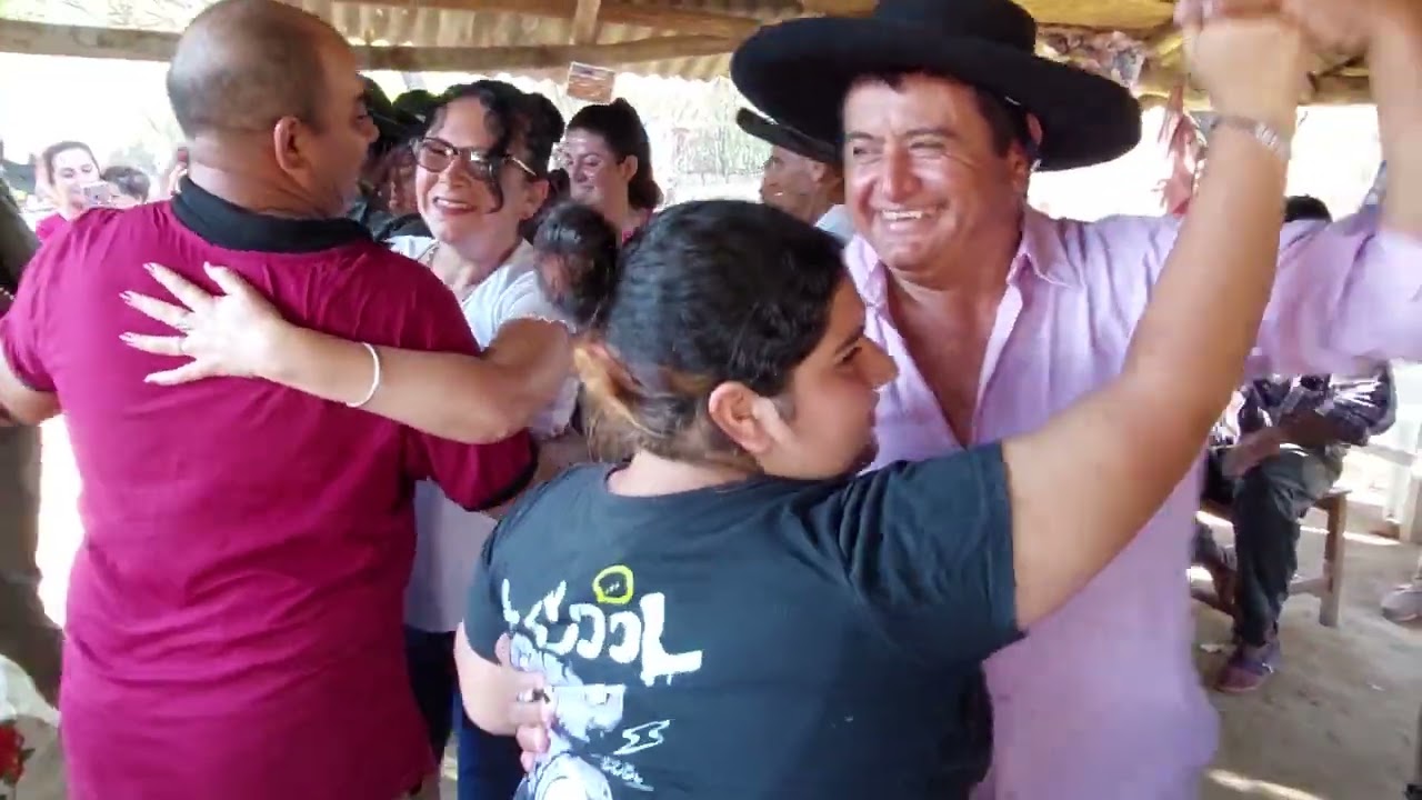 festejos del cumple de omar se armo la musiqueada y el baile