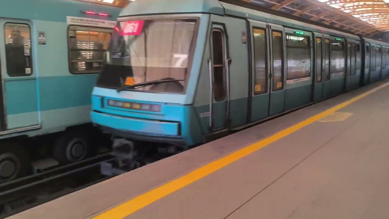 Metro de Santiago | Trenes NS-74 y NS-93 en estaci&oacute;n Mirador 