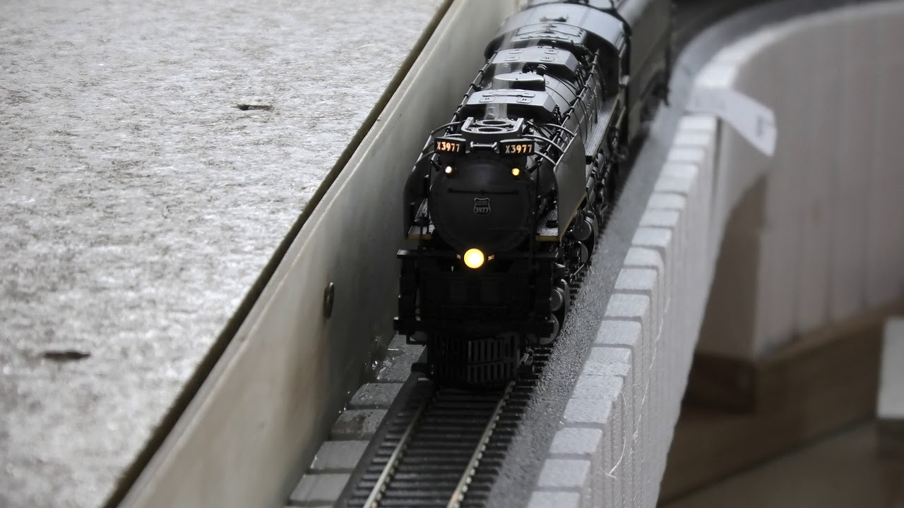HO scale BLI UP Challenger #3977