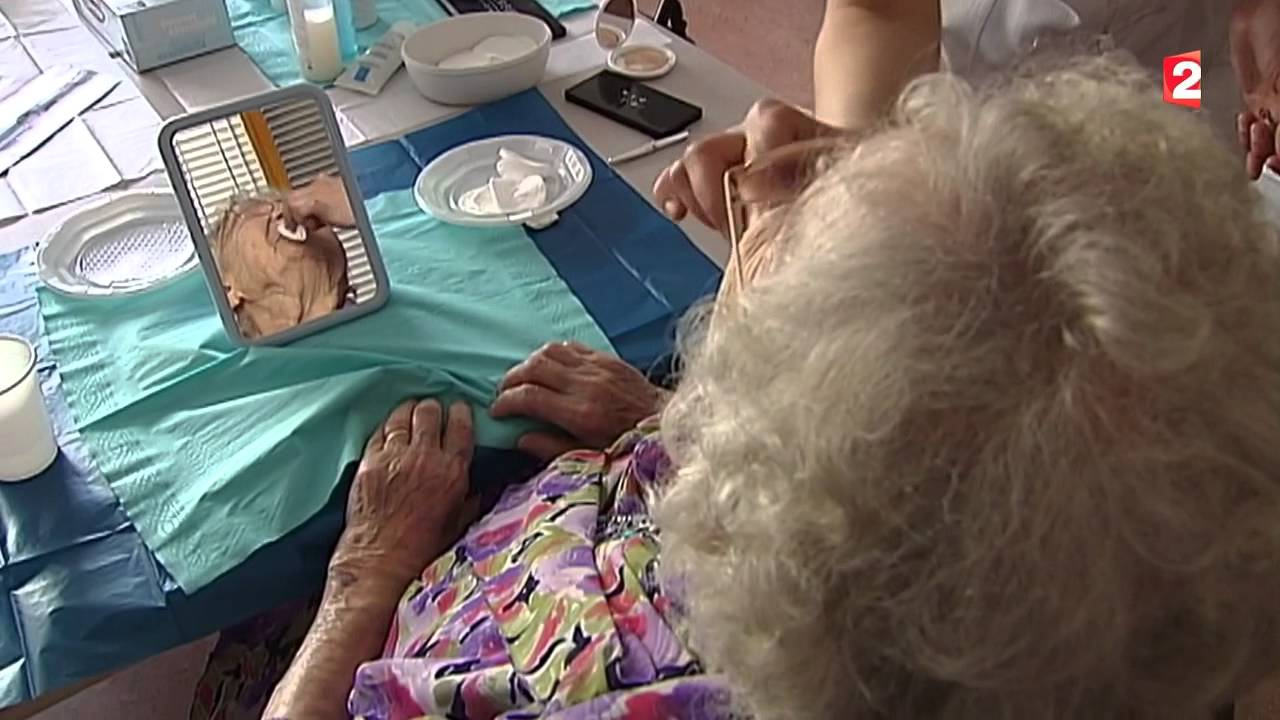 Ateliers de maquillage en maison de retraite