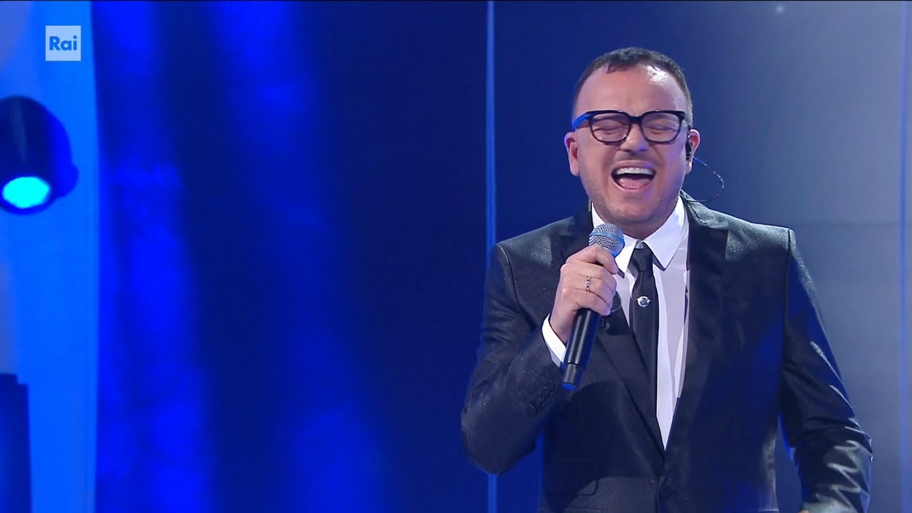 Gigi D'Alessio con un medley dei suoi successi - Colpo di luna 26/01/2024