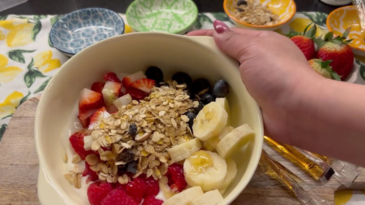 Healthy Yoghurt Bowl for that evening hunger