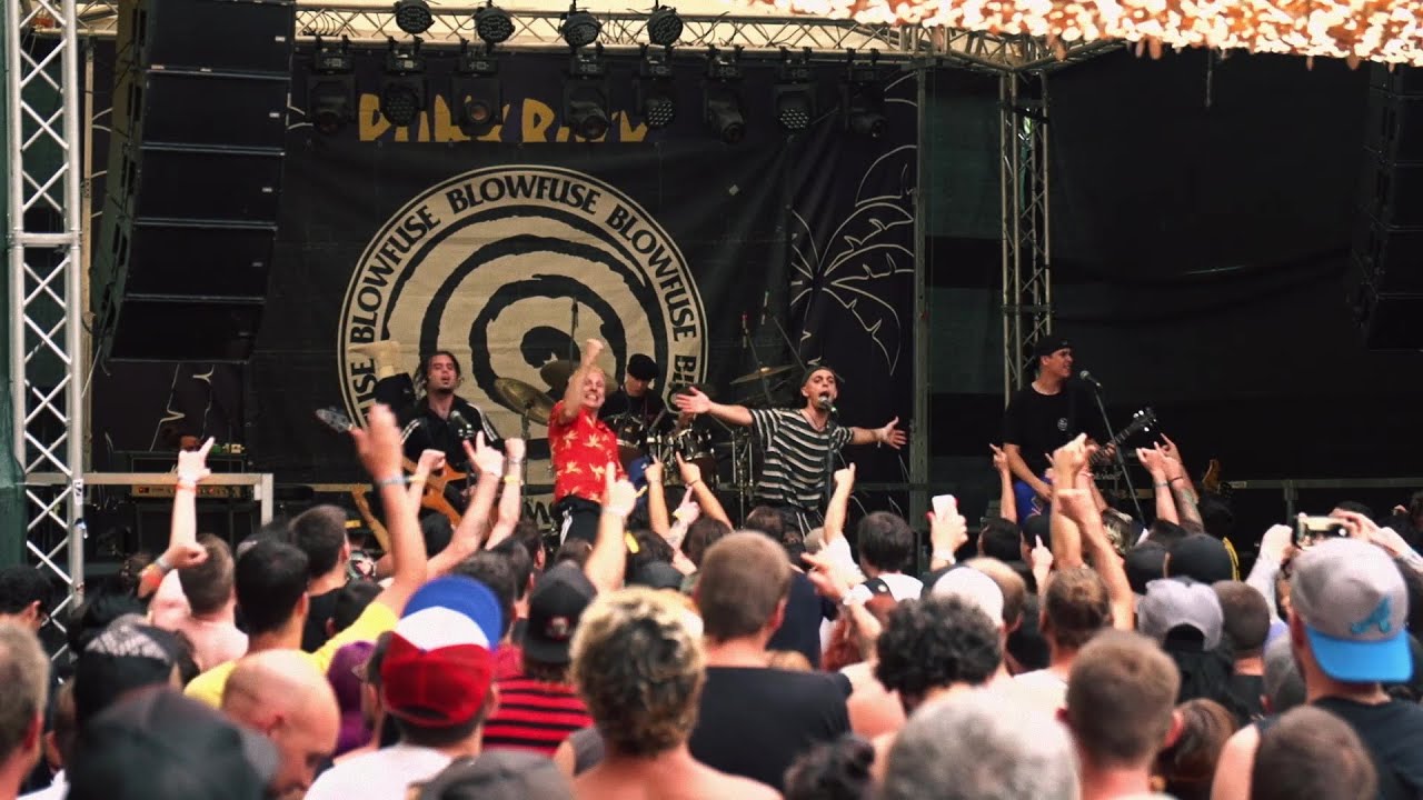 BLOWFUSE - Grand Golden Boy (Multicam) live at Punk Rock Holiday 1.9