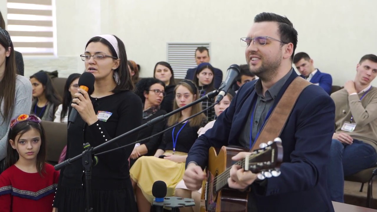 Marian si Otilia Barbieru | Corul de Adolescenti „Betel” Botosani - Ai venit din splendori (colind)