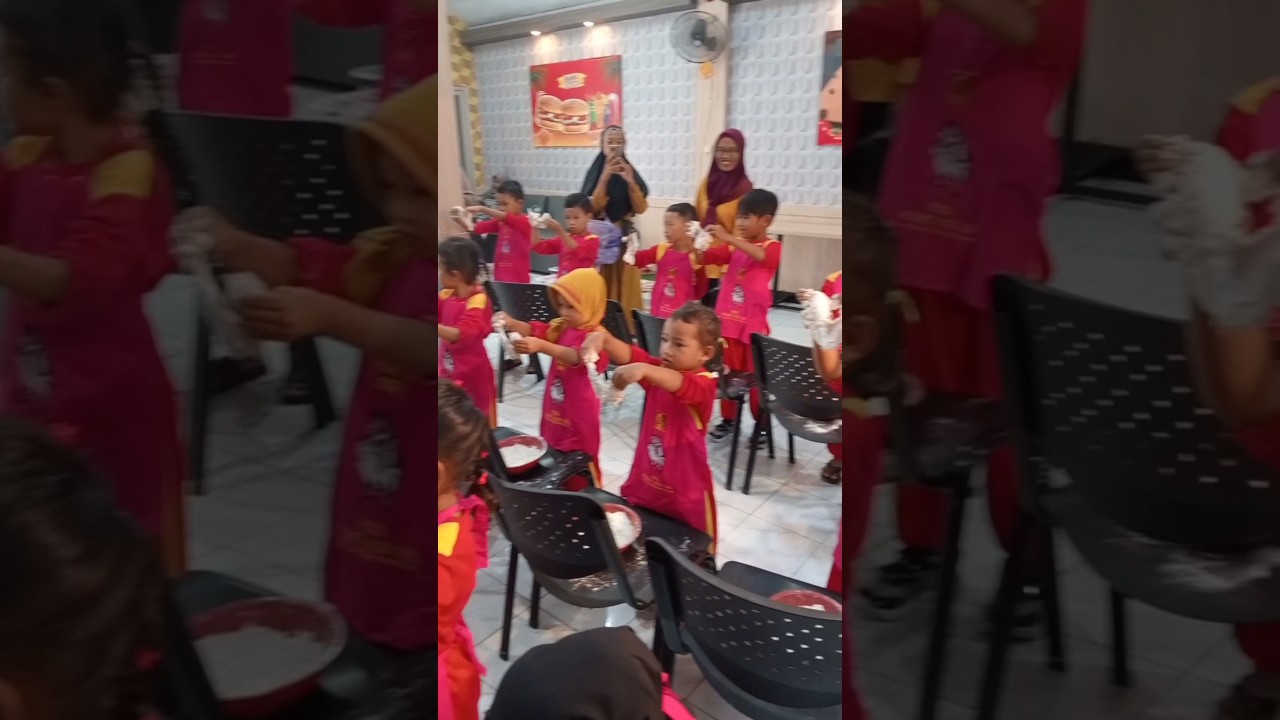 COOKING CLASS MEMBUAT ADONAN ROCKET CHICKEN DAN LOMBA MEWARNAI 