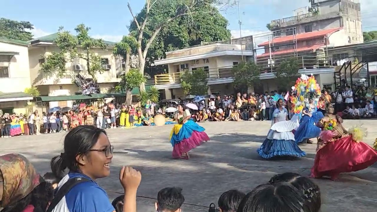 9 Luna showdown festival queen