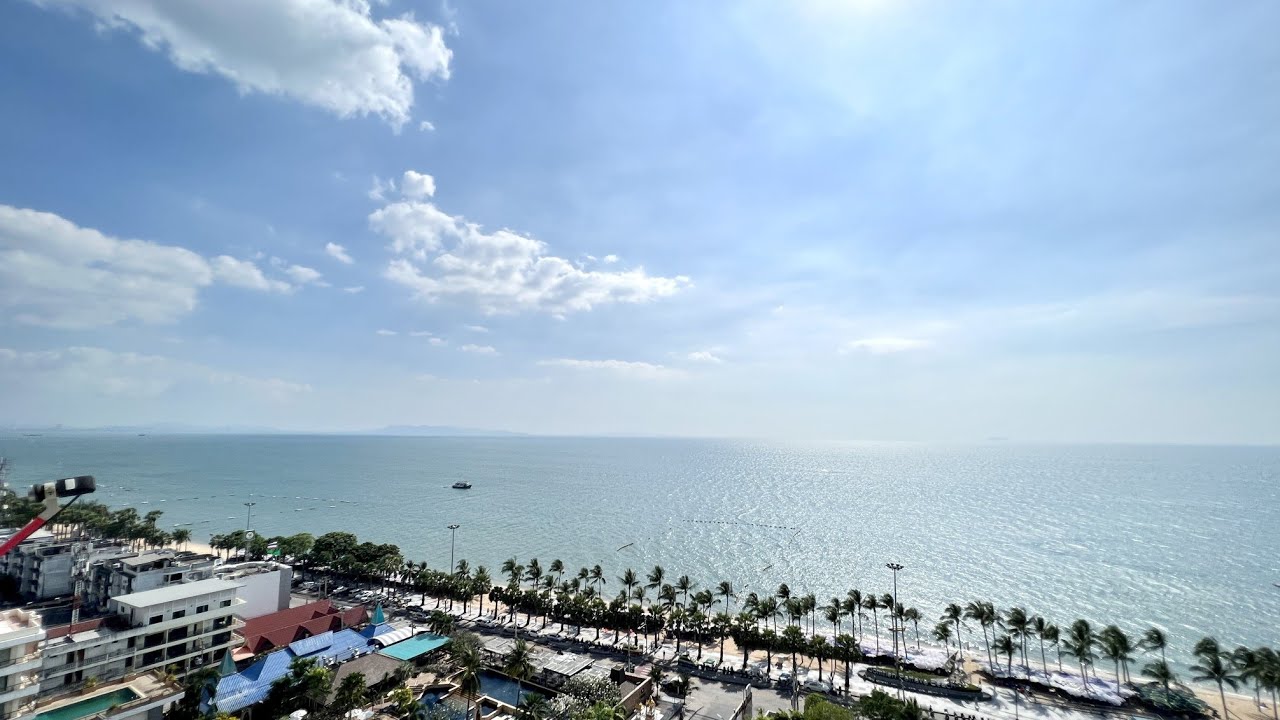 Renovated spacious studio on Jomtien beachfront in Pattaya (Jomtien Plaza Condotel)!