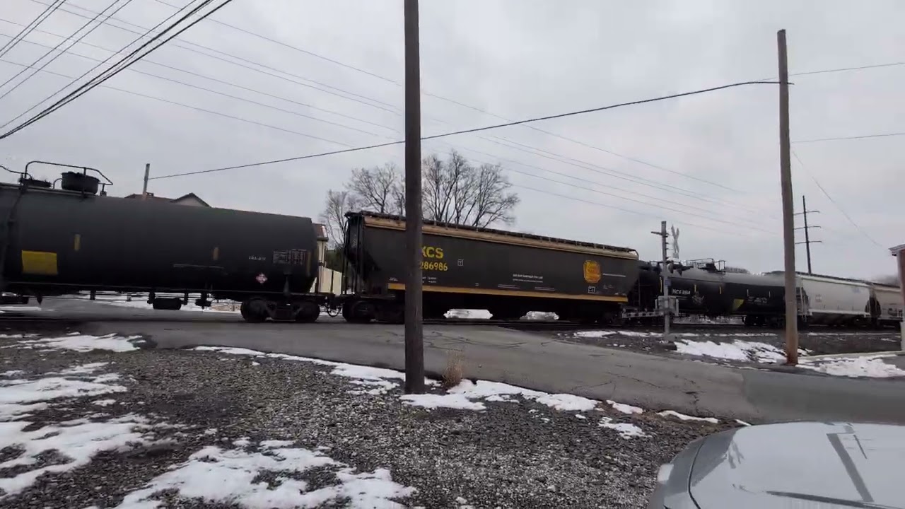 Don't tell the wife, I snuck out of a craft show with the wife to catch a Hummelstown train