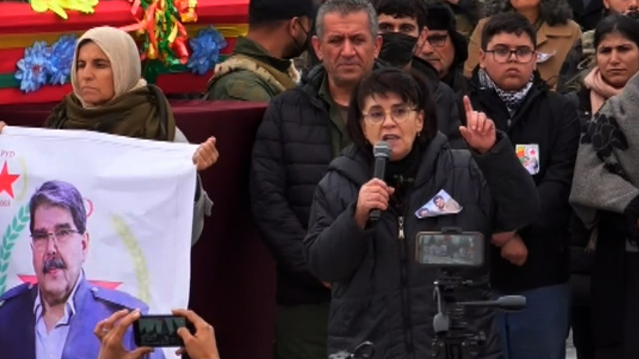 Axaftina siyasetmedara Kurd Leyla Zana di merasîma Şehîd Salih Muslim de.