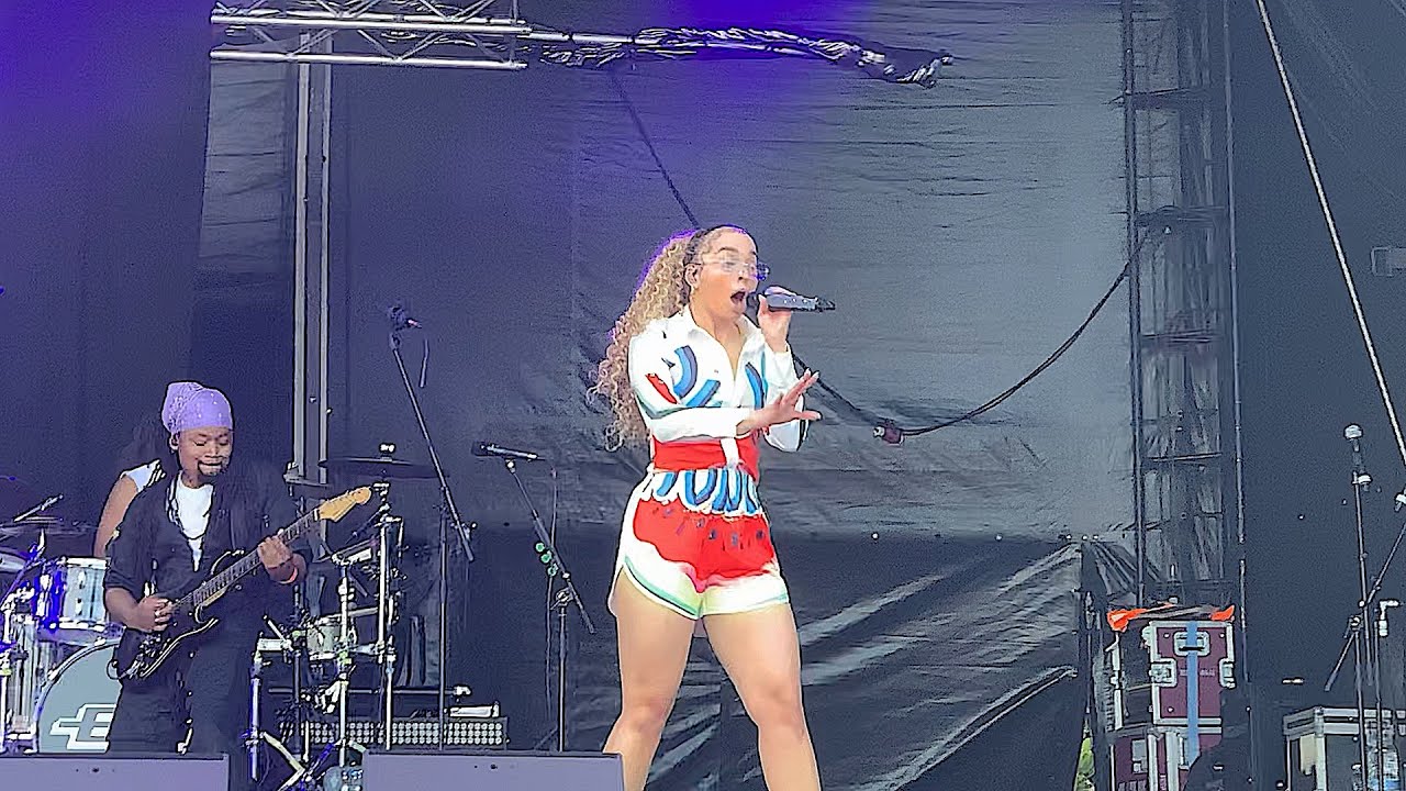 Ella Eyre - Wired - Bedford Park 04/06/2022