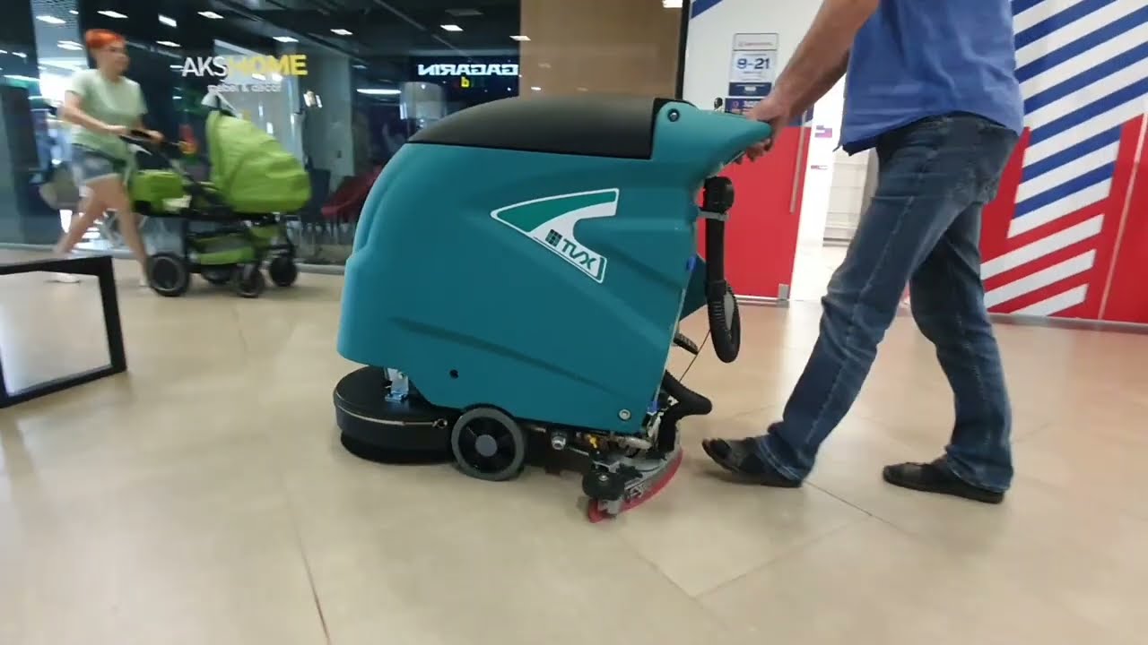 Поломоечная машина TVX T45B. Демонстрация работы на территории торгового центра.