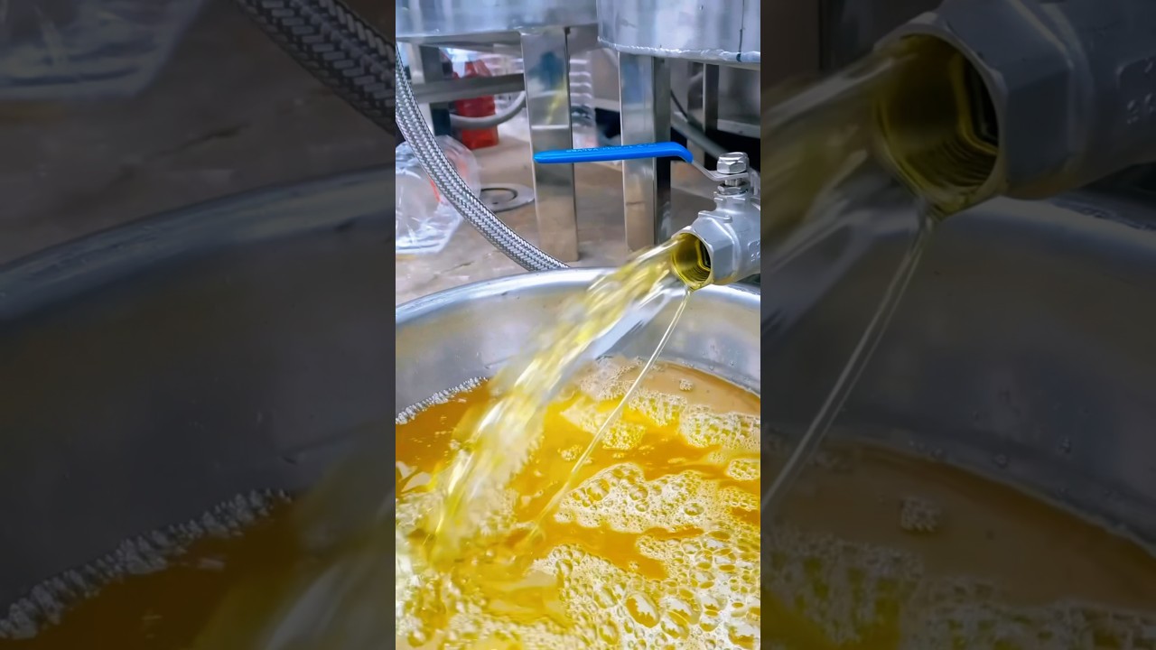 Screw oil press machine to cold press peanut oil in exhibition #oilpress #peanutoil #oilexpeller