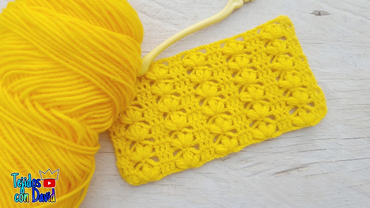 Punto fantasía con puntos puff y puntos altos a crochet