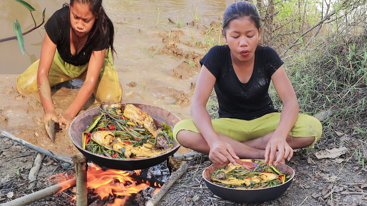 Catch and Cook fish for Food of Survival - Catfish spicy delicious with Water spinach for Lunch
