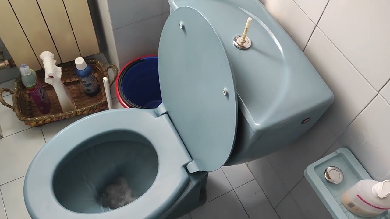 Come si tira lo sciacquone