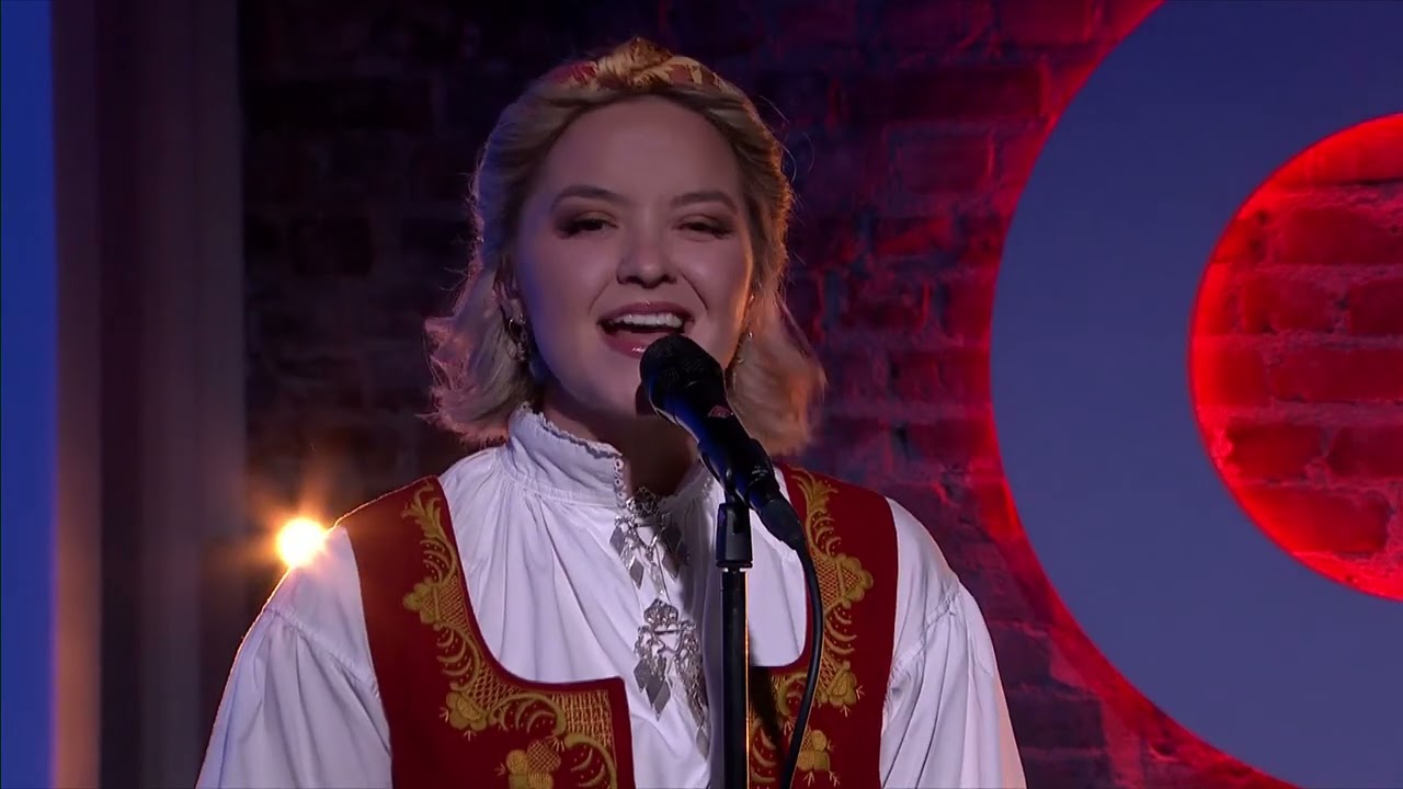 Mellom Bakkar Og Berg - KEiiNO