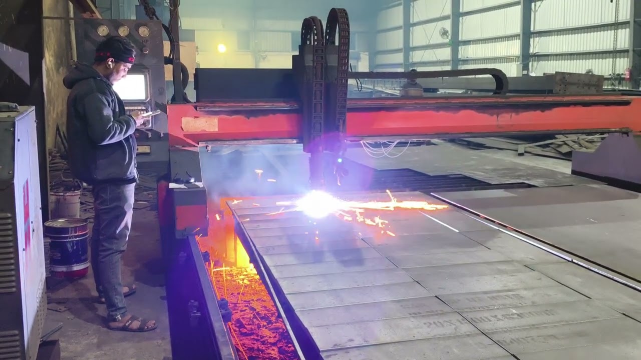 CNC machine plate katting ho raha hai welding shop 