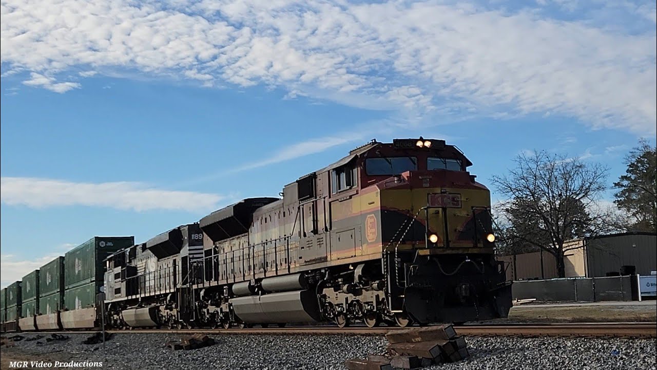 12-30-2025: KCSM SD70ACe 4068 & NS SD70ACe (IAC) 1189 Lead NS 24A Thru Bonaire, GA