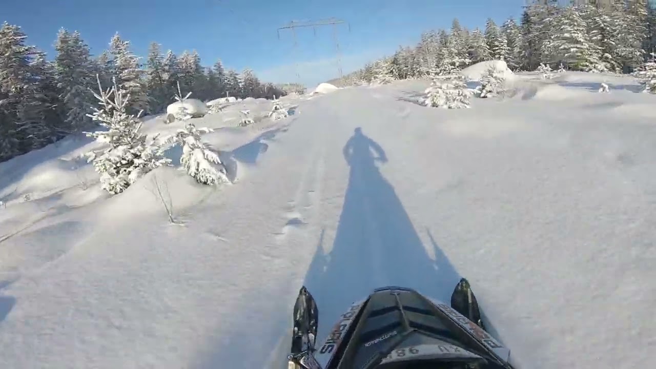 Polaris Assault powerline pow riding in Northern Sweden