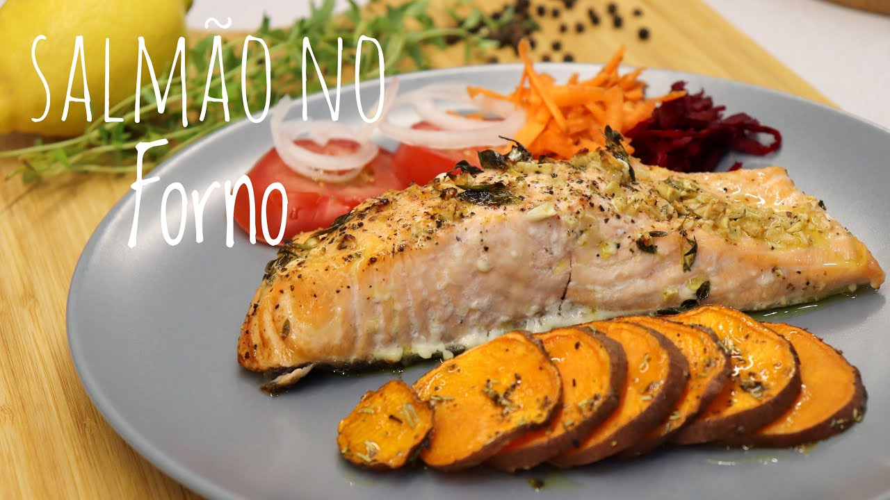 Salmão Assado No Forno com Batata Doce e Especiarias | Receita Saudável e Fácil!