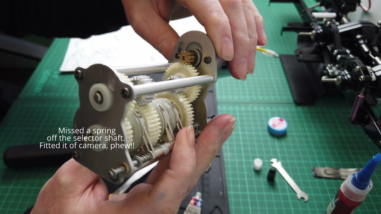 Tamiya Scania R620 Truck Gear box build P5