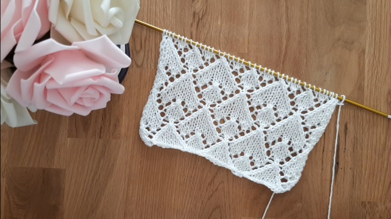 Motivo rombo traforato ai ferri n° 217 / Knitted openwork motif / Motivo calado a dos agujas