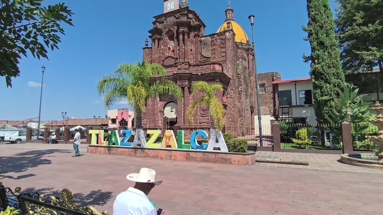 Los antojitos más típicos de Tlazazalca Michoacán durante el día domingo @cotidiano399 