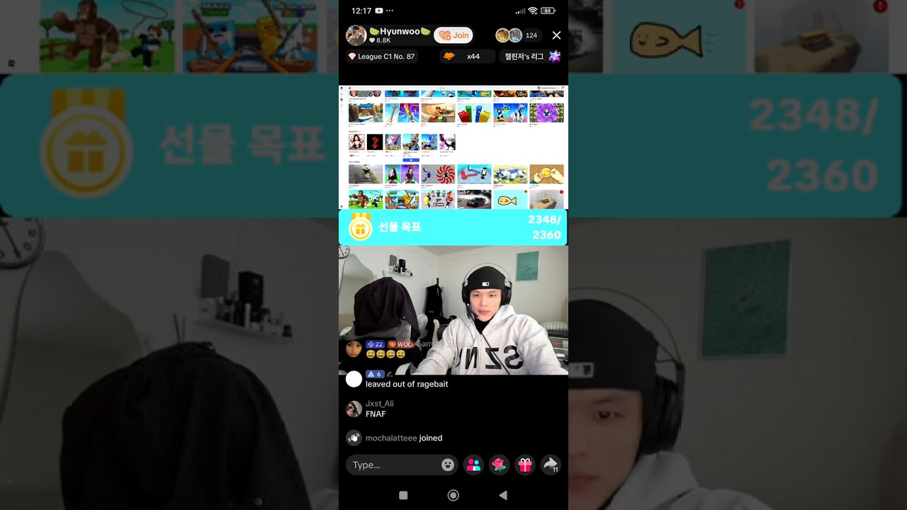 Hyunwoo playing Roblox 😄🤭🤧.. he's so cute haha 😂😆..
