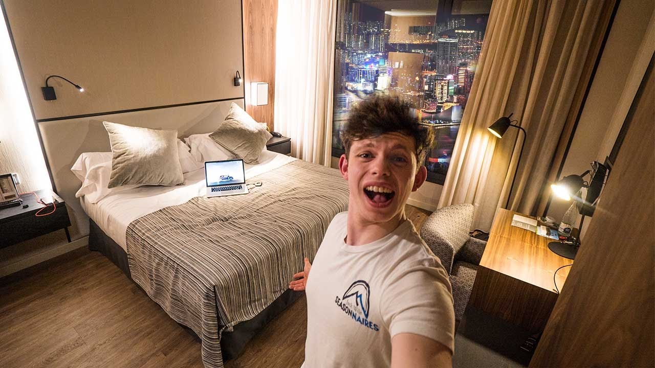 My 1000$ Hotel Room is INSANE