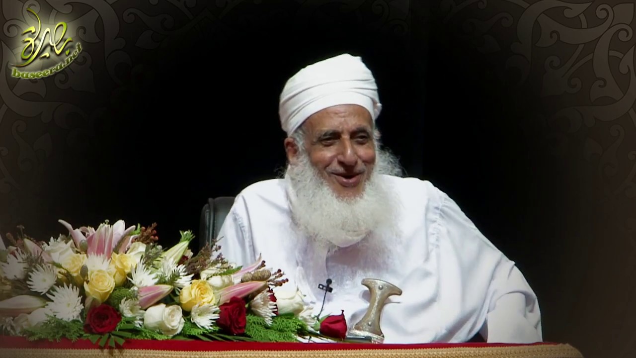 موقف طريف من سماحة #الشيخ_أحمد_الخليلي مع من يطالبه بدليل على قصة آدم مع أن أصل الإنسان قرد