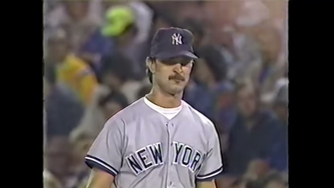 Legend Don Mattingly flashing the glove in Cali, 1989