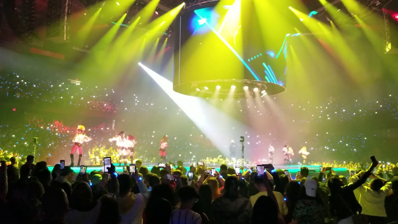 Bad Bunny Te bote live in Chicago
