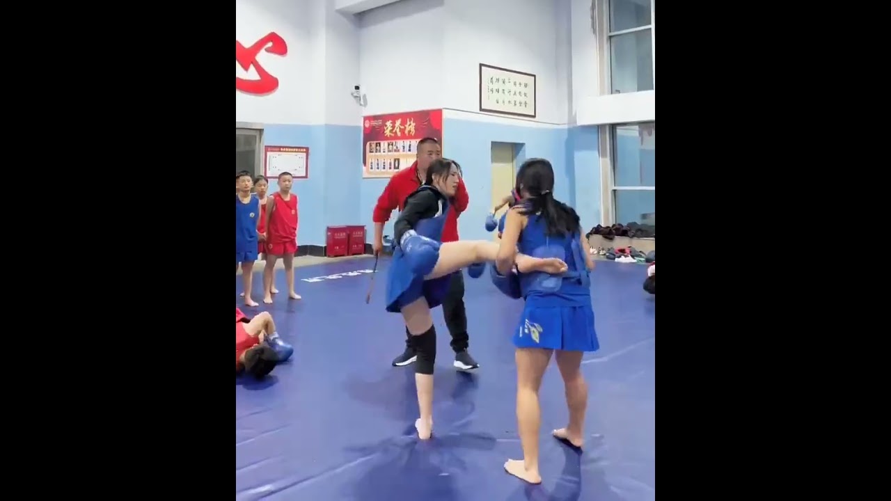 Shaolin sanda sweep