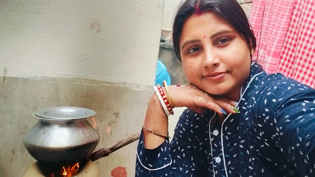এই উনুনটা আমি নিজে হাতে বানিয়েছি 🌿 গ্যাস শেষ হয়ে গেছে উনুনে রান্না করছে ❤️❤️#ritulifestyle 