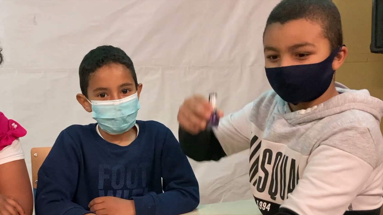 VIVAN LAS UÑAS DE COLORES