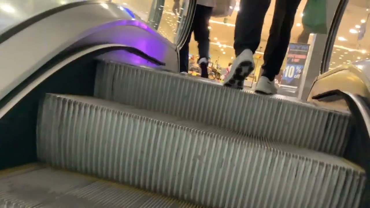 Bolevard shopping mall escalator 