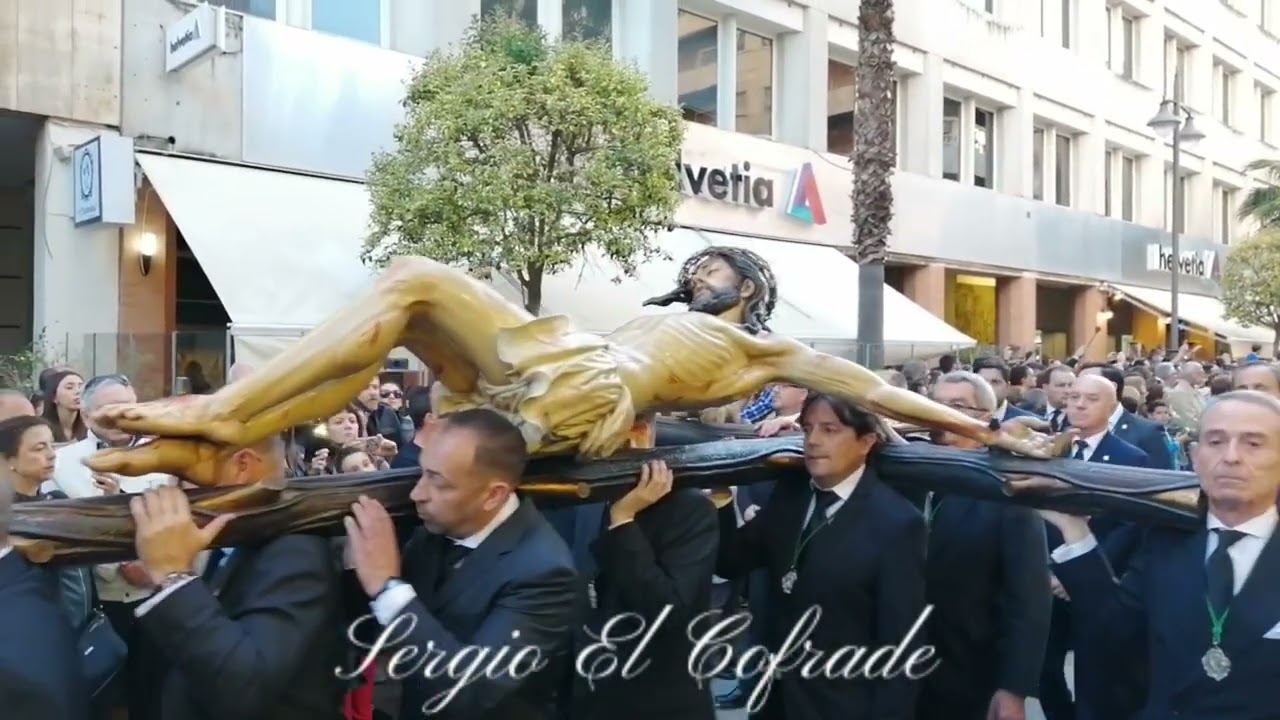 Desfile de la Legión Española por el Centro de Huelva de la @HermandaddelaBuenaMuerteHuelva 