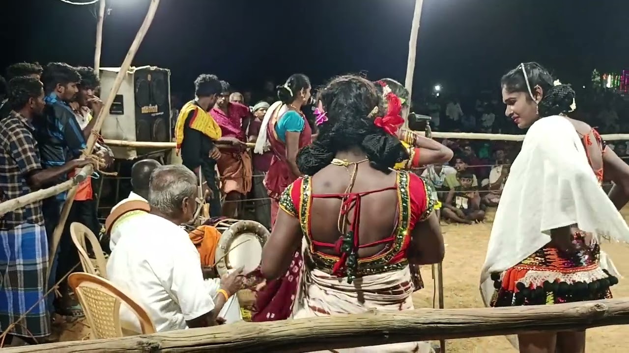 கிராமிய கலை நிகழ்ச்சியில் 