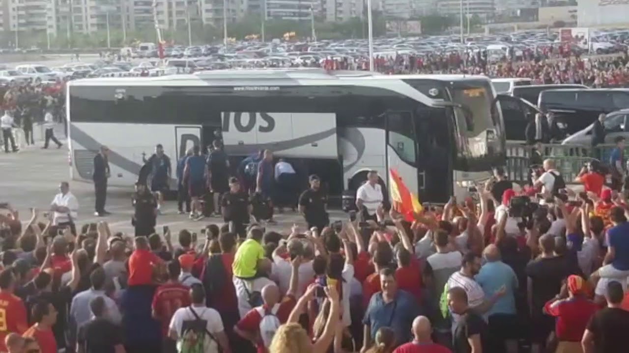 España-Croacia: Llegada de la Selección Española al Estadio Martínez Valero