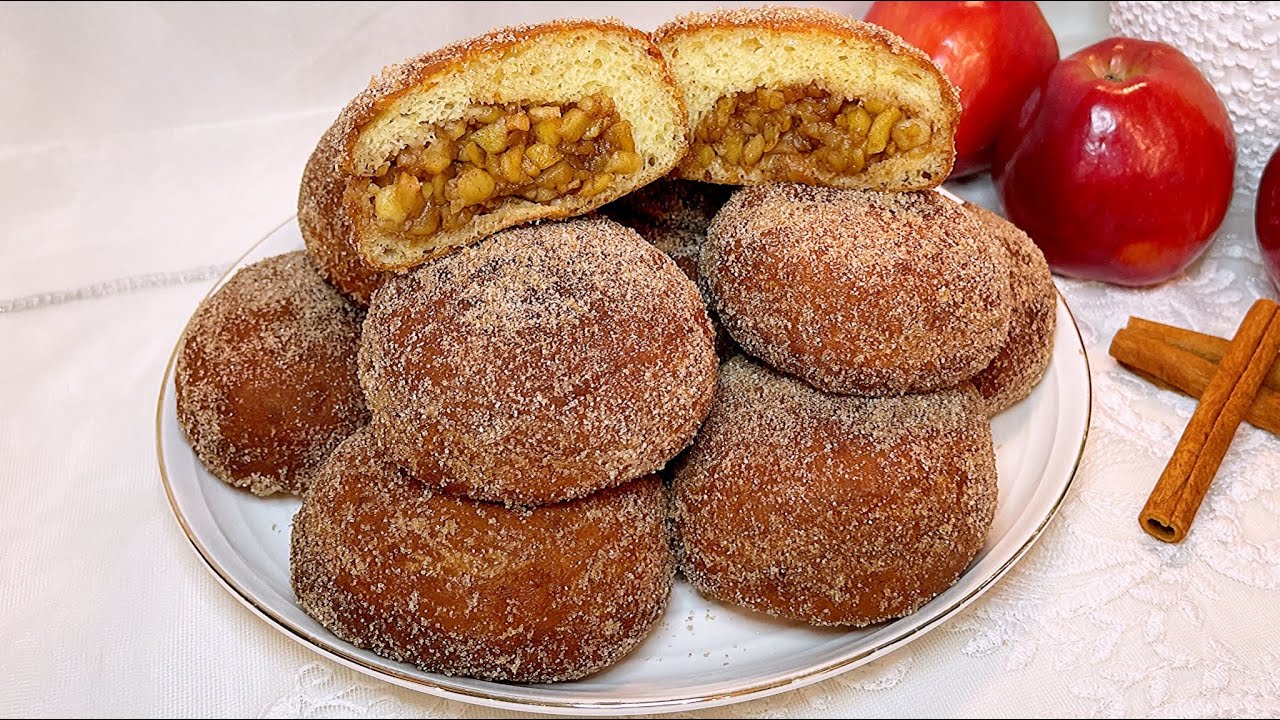 Beignets gefüllt mit einer leckeren Apfel Füllung / Donuts / Berliner mit Füllung  / Apfelkrapfen