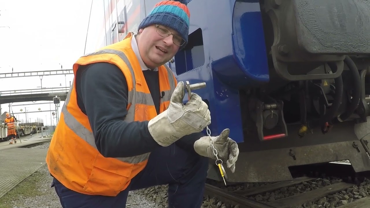 Einar erklärt Eisenbahn: Vectron BR 193 ZS Dose verriegeln